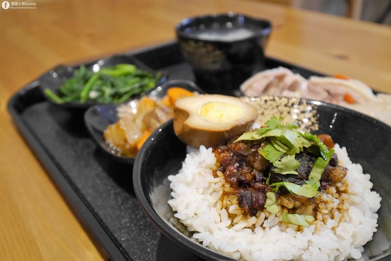 嘉義平價美食｜呷飯廳(醉雞飯/油雞飯/鍋燒類/商務便當/梅花肉飯) 2021/1