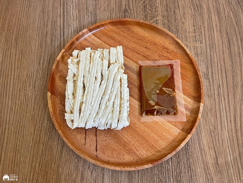 嘉義伴手禮|在家自煮隔離,有小夫妻拌麵當然沒問題,新口味砂鍋魚頭風味乾拌麵,嘉義美味讓你五分鐘快煮在家就能吃到!! - 第7張圖 2021210_210210_77