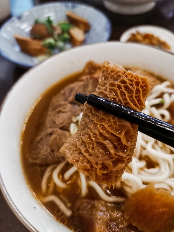 酒窩小姊吃牛肉麵牛閣精緻麵館-內科店,內科美食推薦