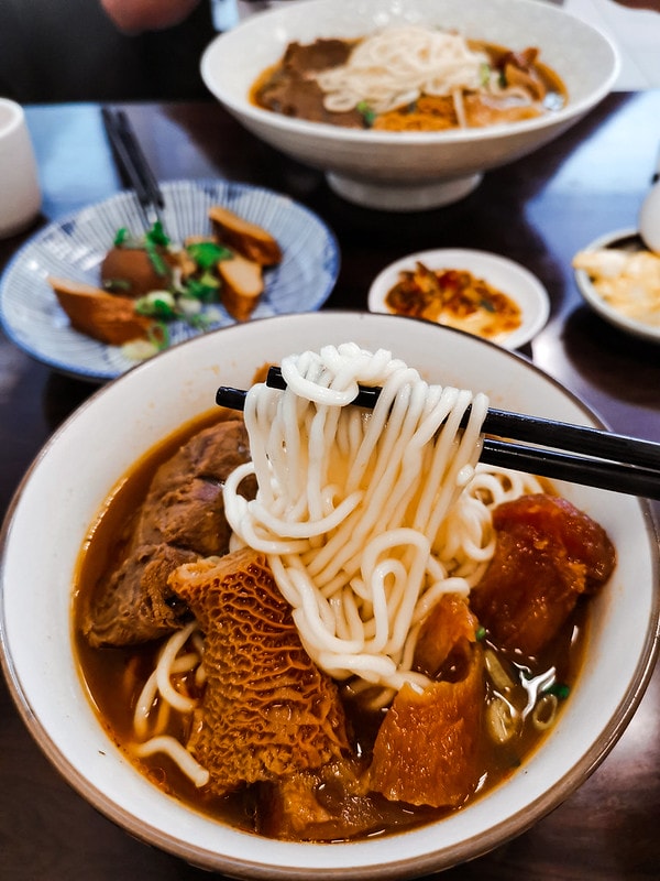 酒窩小姊吃牛肉麵牛閣精緻麵館-內科店,內科美食推薦