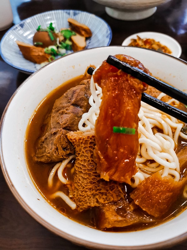 酒窩小姊吃牛肉麵牛閣精緻麵館-內科店,內科美食推薦