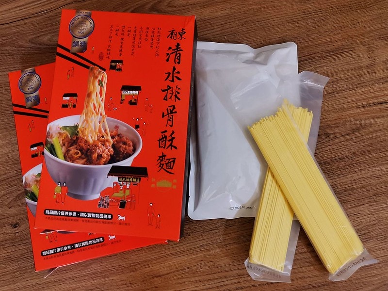 團購美食篇|五分鐘在家就能吃到廟東夜市美食“清水排骨酥麵”囉!常溫保存免冷凍不佔空間,文末有團購甜甜價! - 第4張圖 團購美食|清水排骨酥麵