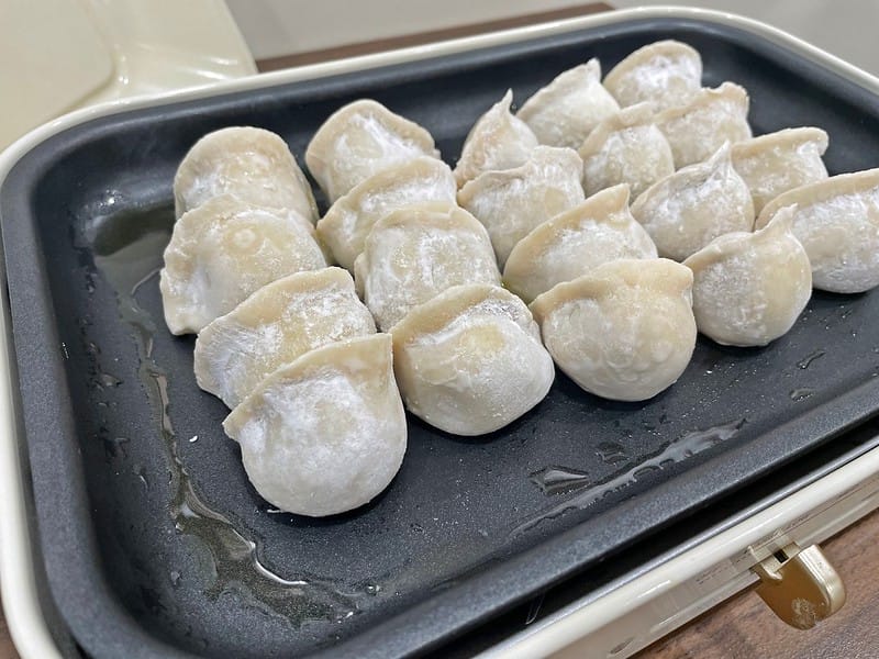 水餃推薦｜萬萬兩 愛吃餃｜抱蛋蒸餃