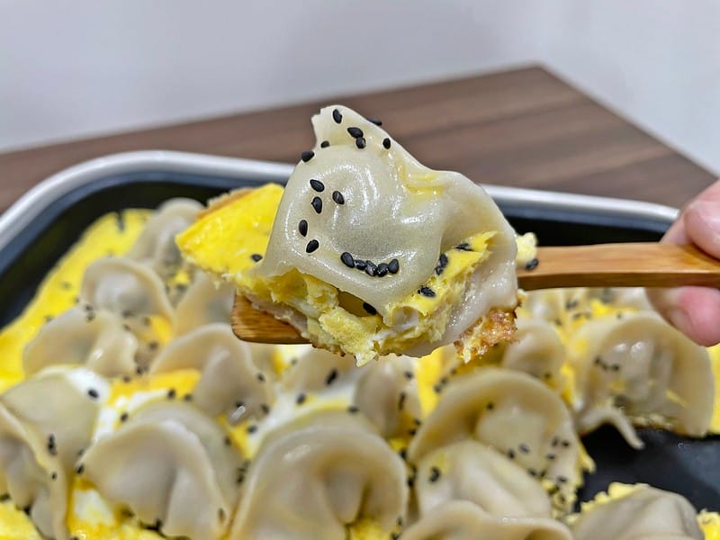 水餃推薦｜萬萬兩 愛吃餃｜抱蛋蒸餃