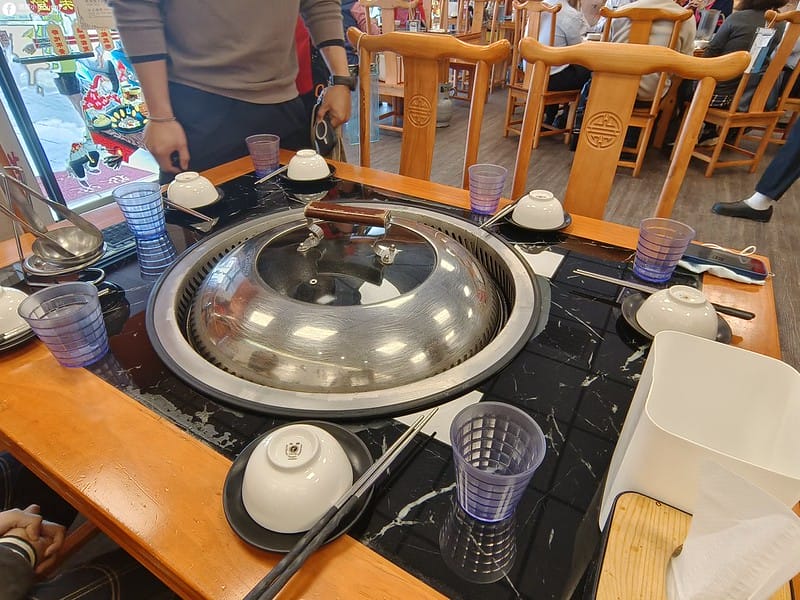 酒窩小姊Sunny吃高雄｜小媳婦鐵鍋燉 全台唯一東北特色鐵鍋燉餐廳