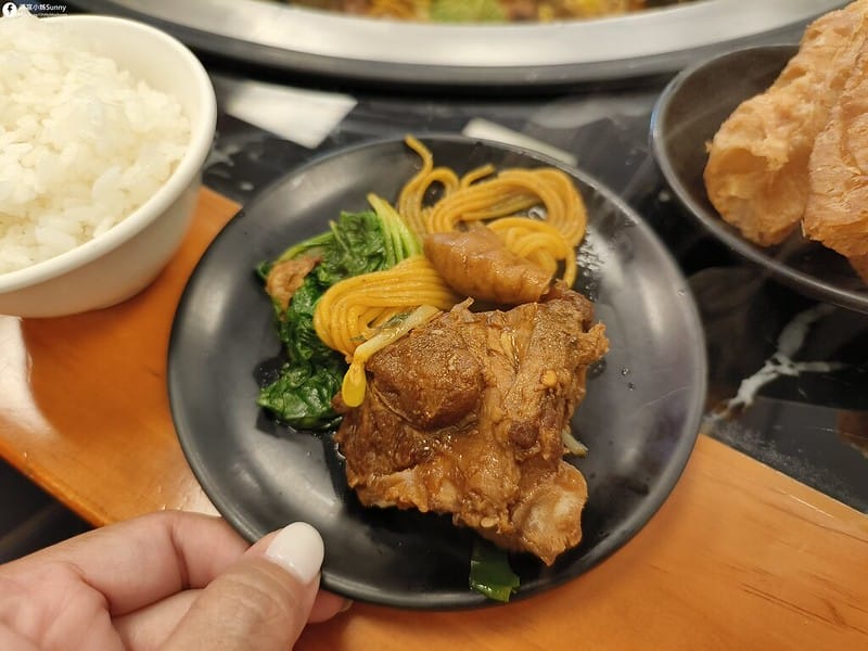 酒窩小姊Sunny吃高雄｜小媳婦鐵鍋燉 全台唯一東北特色鐵鍋燉餐廳