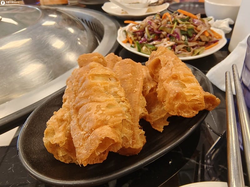 酒窩小姊Sunny吃高雄｜小媳婦鐵鍋燉 全台唯一東北特色鐵鍋燉餐廳