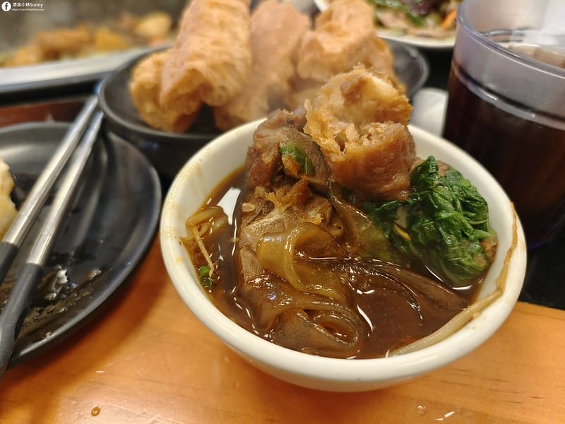 酒窩小姊Sunny吃高雄｜小媳婦鐵鍋燉 全台唯一東北特色鐵鍋燉餐廳