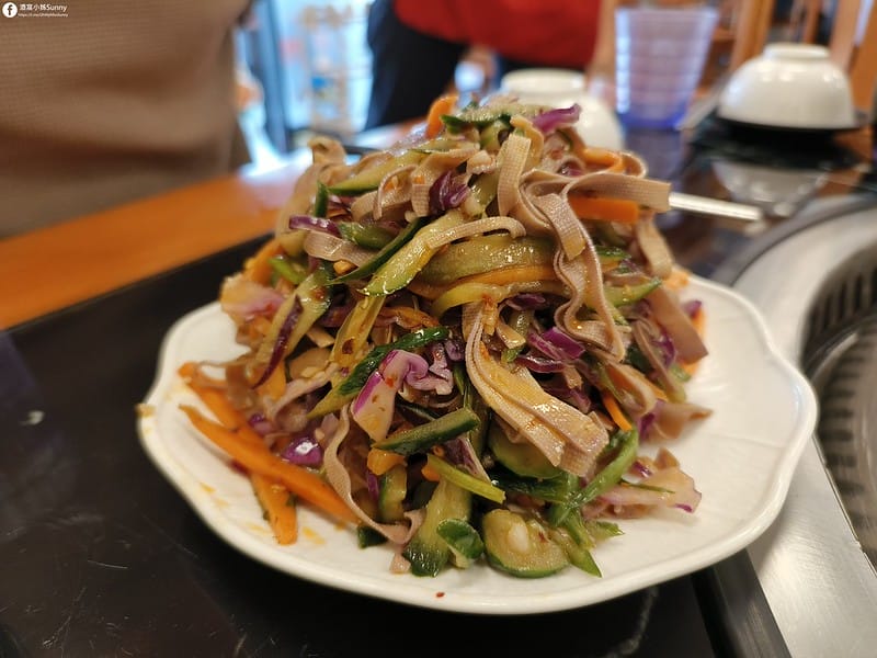 酒窩小姊Sunny吃高雄｜小媳婦鐵鍋燉 全台唯一東北特色鐵鍋燉餐廳