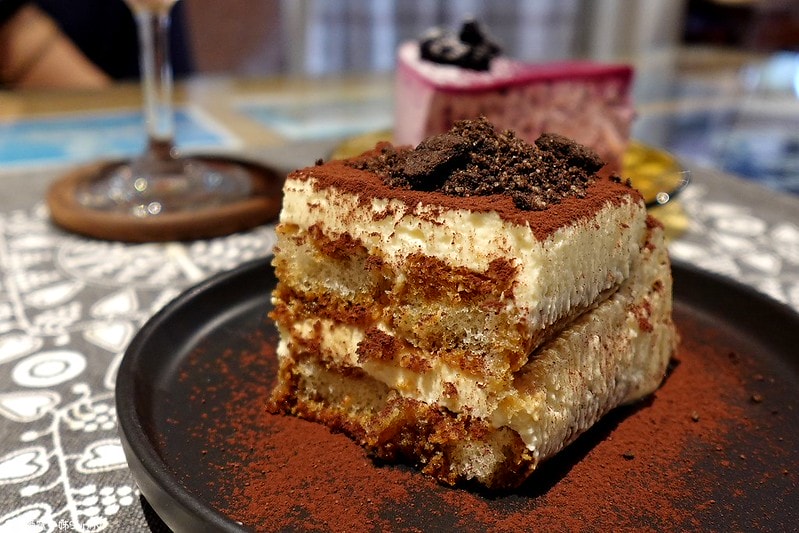 鹿草美食酒窩小姊sunny in 幕後咖啡