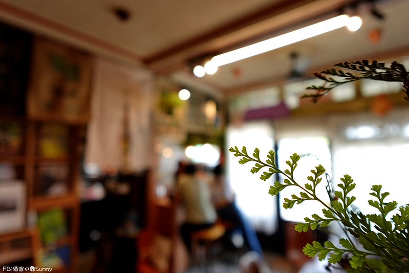 鹿草美食酒窩小姊sunny in 幕後咖啡