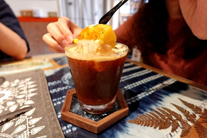 鹿草美食酒窩小姊sunny in 幕後咖啡