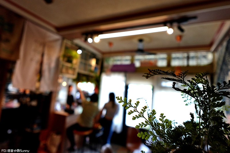 鹿草美食酒窩小姊sunny in 幕後咖啡