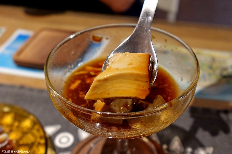 鹿草美食酒窩小姊sunny in 幕後咖啡