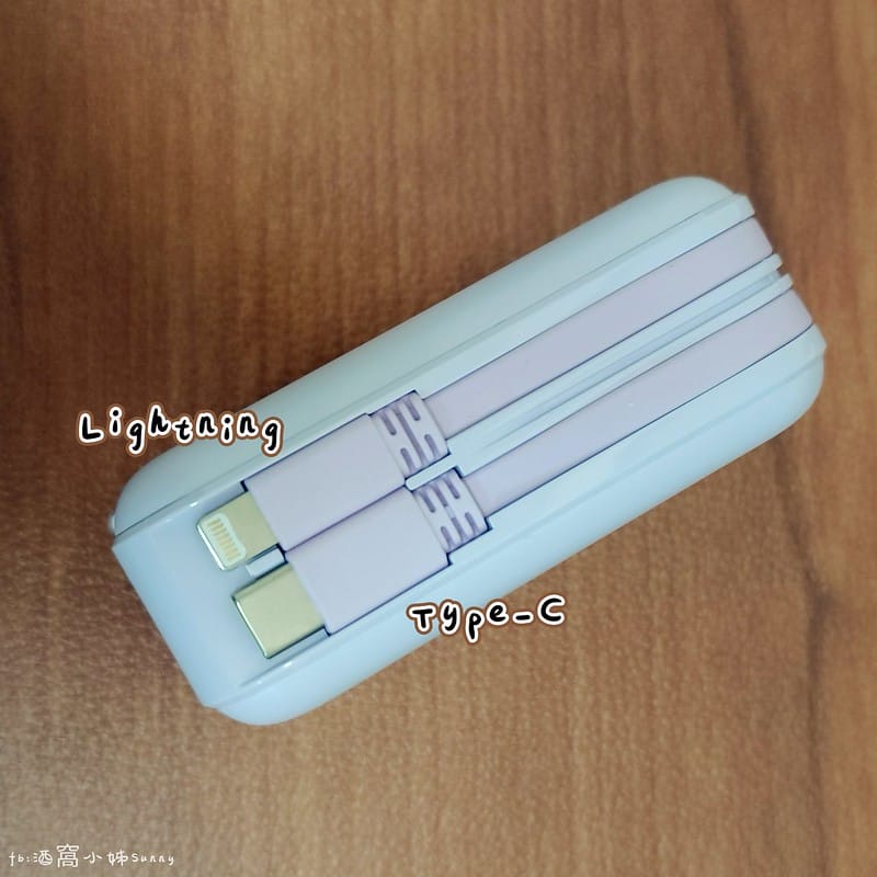 行動電源,誰更好用? MOZTECH® 萬能充Pro 多功能五合一行動電源 vs LaPO 多功能無線充行動電源(WT-03CM) 超級比一比