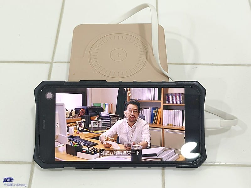 行動電源,誰更好用? MOZTECH® 萬能充Pro 多功能五合一行動電源 vs LaPO 多功能無線充行動電源(WT-03CM) 超級比一比