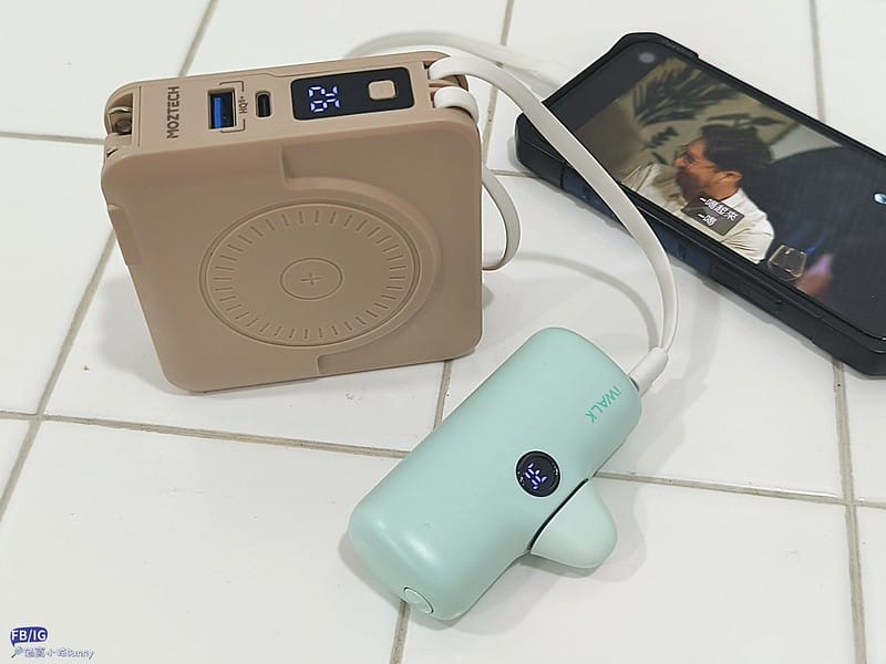 行動電源,誰更好用? MOZTECH® 萬能充Pro 多功能五合一行動電源 vs LaPO 多功能無線充行動電源(WT-03CM) 超級比一比