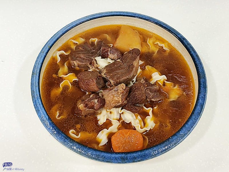 宅配美食｜團購必買－藍海饌diamond of sea，跟現煮的一樣好吃-常溫牛肉麵，麻辣鴨血，清燉排骨