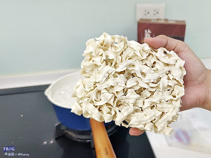 宅配美食｜團購必買－藍海饌diamond of sea，跟現煮的一樣好吃-常溫牛肉麵，麻辣鴨血，清燉排骨