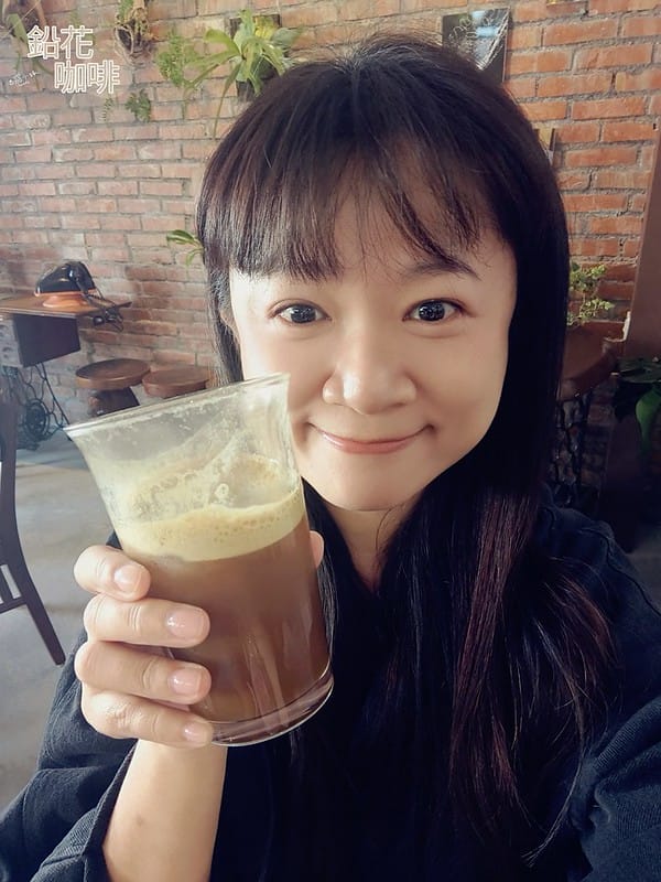 隱藏在鄉村裡の鉛花咖啡