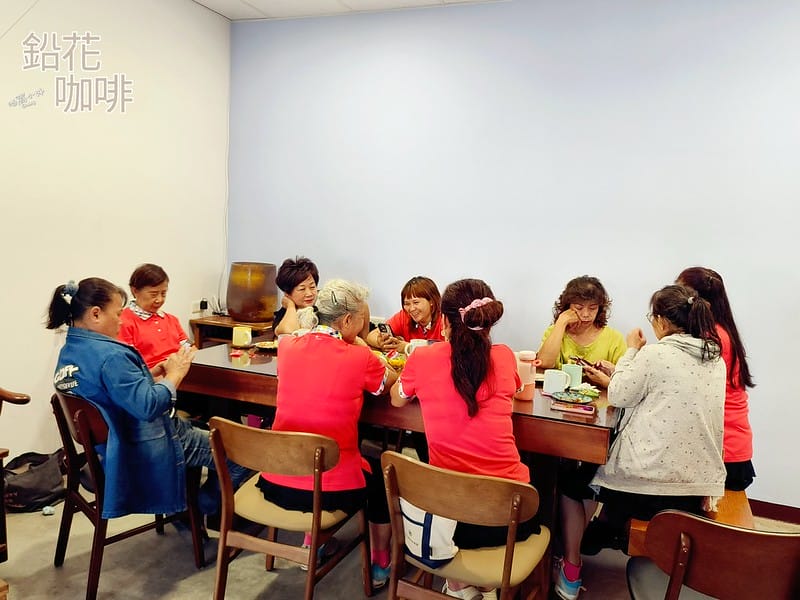 隱藏在鄉村裡の鉛花咖啡