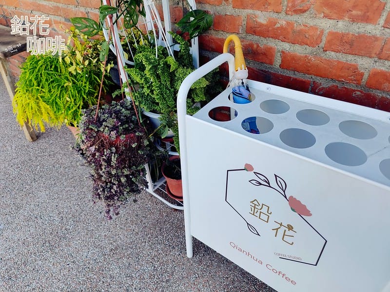 隱藏在鄉村裡の鉛花咖啡