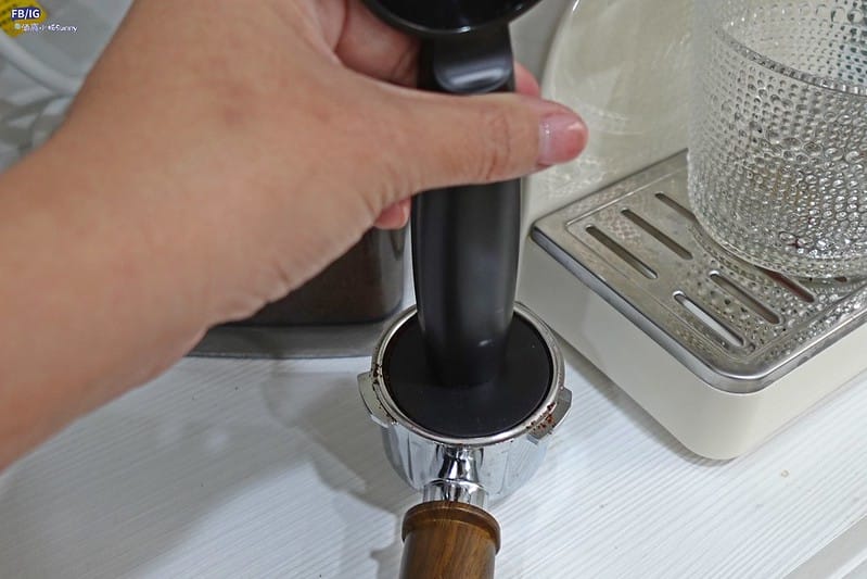 開箱&團購｜最適合新手的第一台咖啡機- KINYO半自動義式奶泡咖啡機(CMH-7930)只要26XX元
