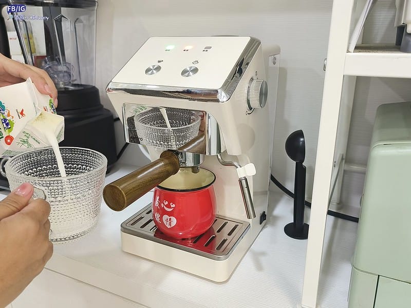 開箱&團購｜最適合新手的第一台咖啡機- KINYO半自動義式奶泡咖啡機(CMH-7930)只要26XX元