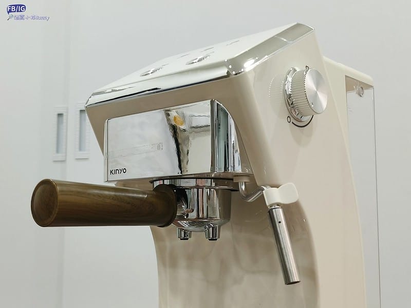 開箱&團購｜最適合新手的第一台咖啡機- KINYO半自動義式奶泡咖啡機(CMH-7930)只要26XX元