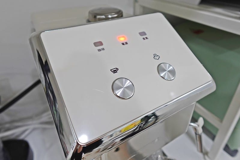 開箱&團購｜最適合新手的第一台咖啡機- KINYO半自動義式奶泡咖啡機(CMH-7930)只要26XX元