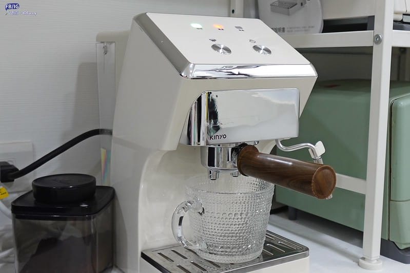 開箱&團購｜最適合新手的第一台咖啡機- KINYO半自動義式奶泡咖啡機(CMH-7930)只要26XX元