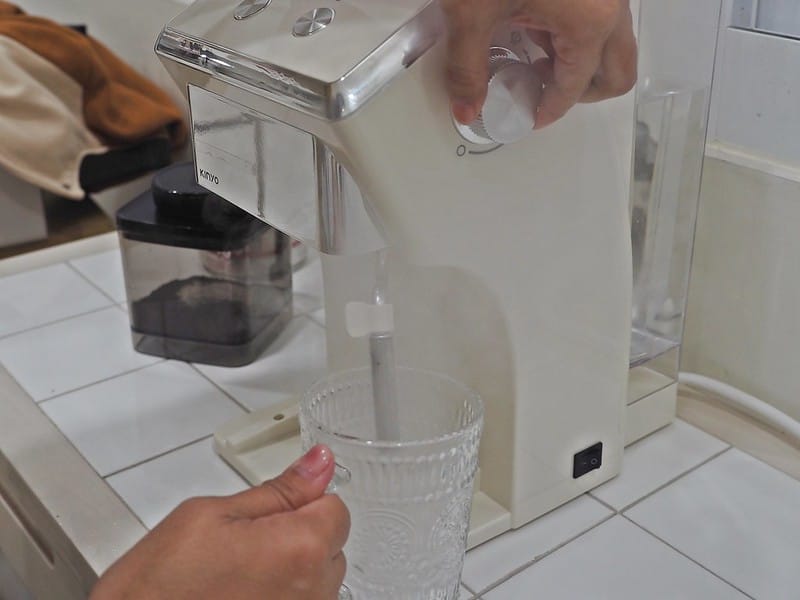 開箱&團購｜最適合新手的第一台咖啡機- KINYO半自動義式奶泡咖啡機(CMH-7930)只要26XX元