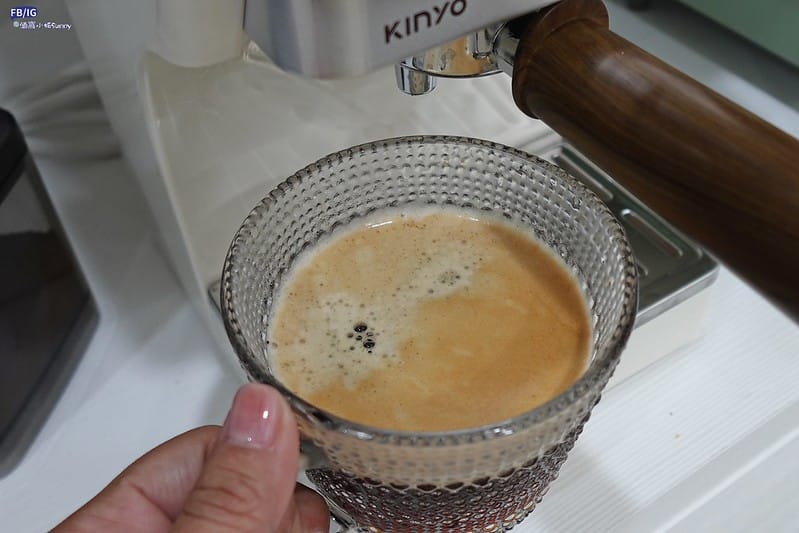 開箱&團購｜最適合新手的第一台咖啡機- KINYO半自動義式奶泡咖啡機(CMH-7930)只要26XX元