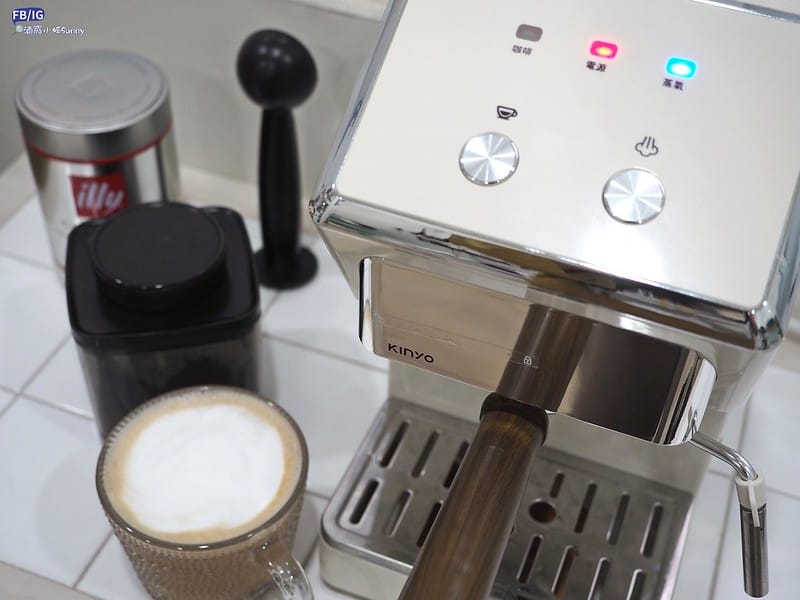 開箱&團購｜最適合新手的第一台咖啡機- KINYO半自動義式奶泡咖啡機(CMH-7930)只要26XX元