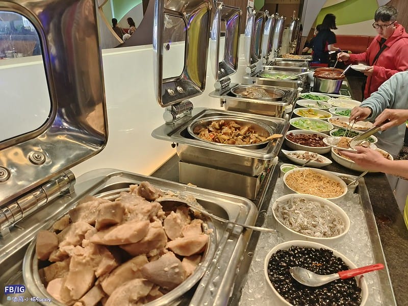 高雄岡山美食｜不是排餐厲害,真正厲害的是菜色澎湃的自助吧吃到飽,推薦全家牛排館