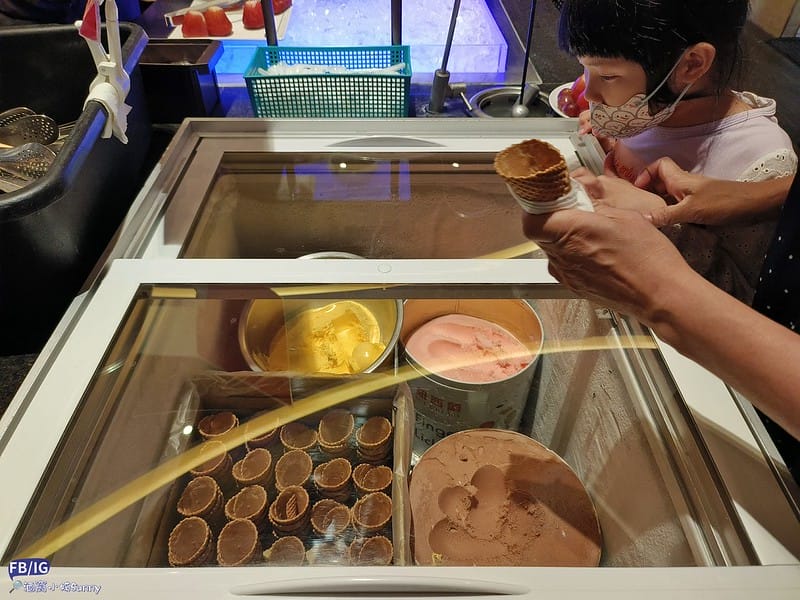 高雄岡山美食｜不是排餐厲害,真正厲害的是菜色澎湃的自助吧吃到飽,推薦全家牛排館