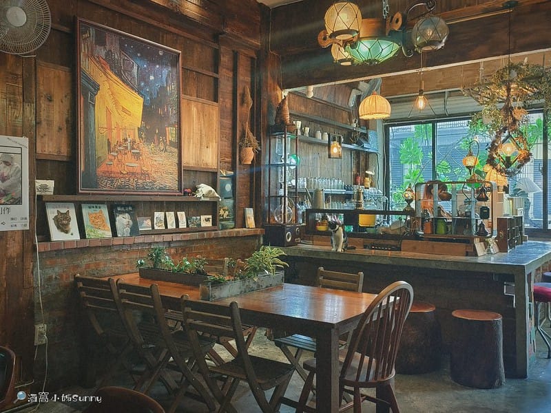 嘉義咖啡廳｜IN COFFEE︱貓咪咖啡廳｜開到凌晨一點的嘉義咖啡廳，幸運的話同場有７隻貓咪相伴