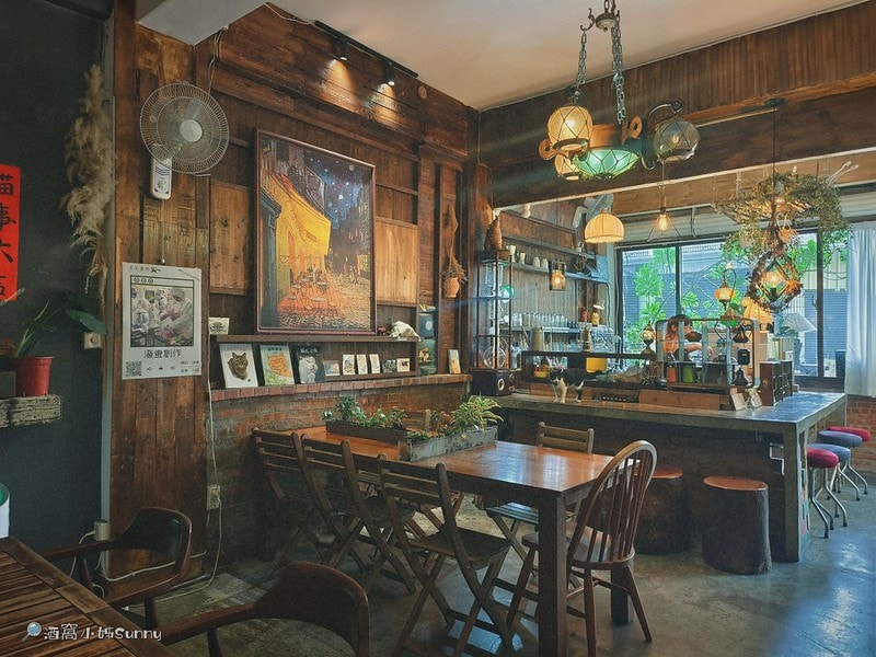 嘉義咖啡廳IN COFFEE—貓咪咖啡廳開到凌晨一點的嘉義咖啡廳,幸運的話同場有7隻貓咪相伴