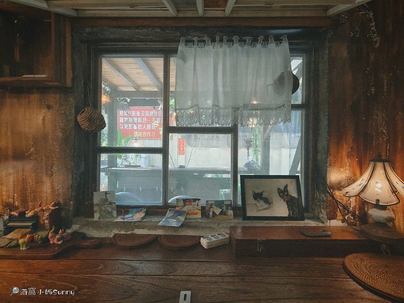 嘉義咖啡廳｜IN COFFEE︱貓咪咖啡廳｜開到凌晨一點的嘉義咖啡廳，幸運的話同場有７隻貓咪相伴