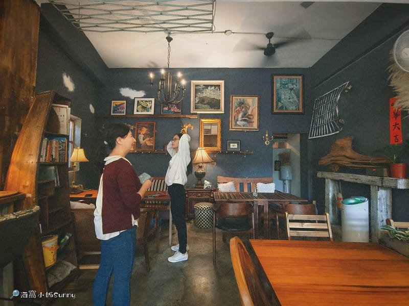 嘉義咖啡廳｜IN COFFEE︱貓咪咖啡廳｜開到凌晨一點的嘉義咖啡廳，幸運的話同場有７隻貓咪相伴