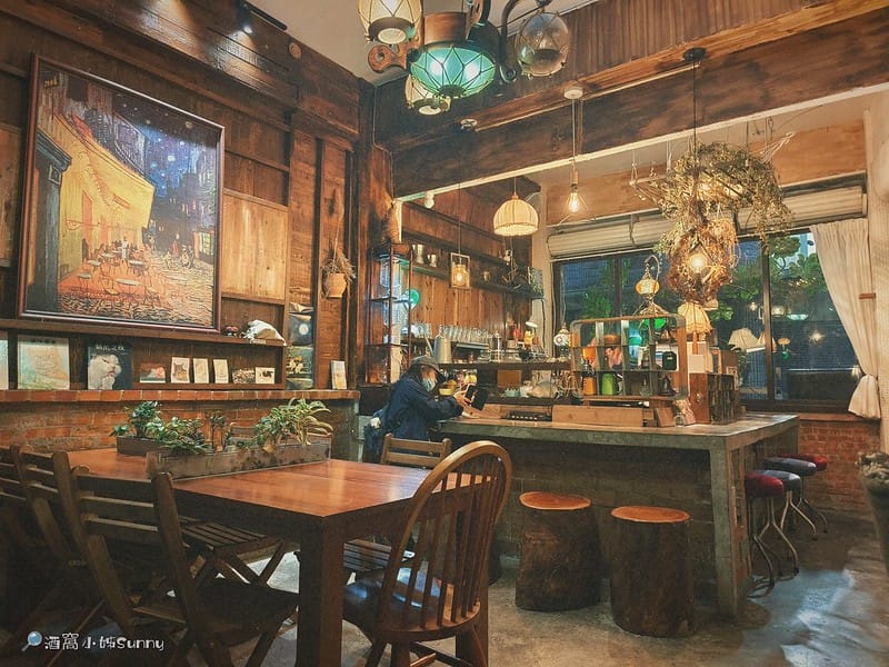 嘉義咖啡廳｜IN COFFEE︱貓咪咖啡廳｜開到凌晨一點的嘉義咖啡廳，幸運的話同場有７隻貓咪相伴