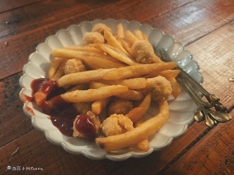 嘉義咖啡廳IN COFFEE—貓咪咖啡廳開到凌晨一點的嘉義咖啡廳,幸運的話同場有7隻貓咪相伴