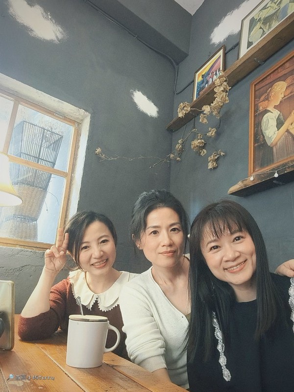 嘉義咖啡廳IN COFFEE—貓咪咖啡廳開到凌晨一點的嘉義咖啡廳,幸運的話同場有7隻貓咪相伴