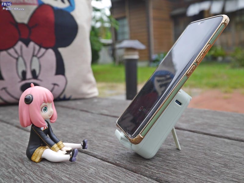 開箱｜超熱門的太空艙口袋行動電源,團購價只要990元,究竟該勸敗?還是勸退呢? MOZTECH® 太空艙 輕巧多功能口袋行動電源