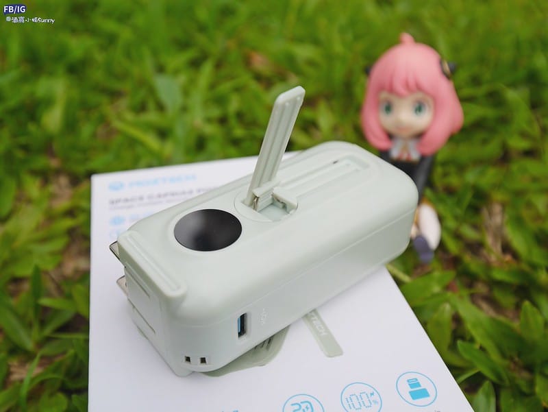 開箱｜超熱門的太空艙口袋行動電源,團購價只要990元,究竟該勸敗?還是勸退呢? MOZTECH® 太空艙 輕巧多功能口袋行動電源