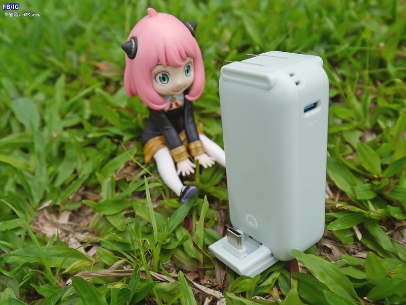 開箱｜超熱門的太空艙口袋行動電源,團購價只要990元,究竟該勸敗?還是勸退呢? MOZTECH® 太空艙 輕巧多功能口袋行動電源