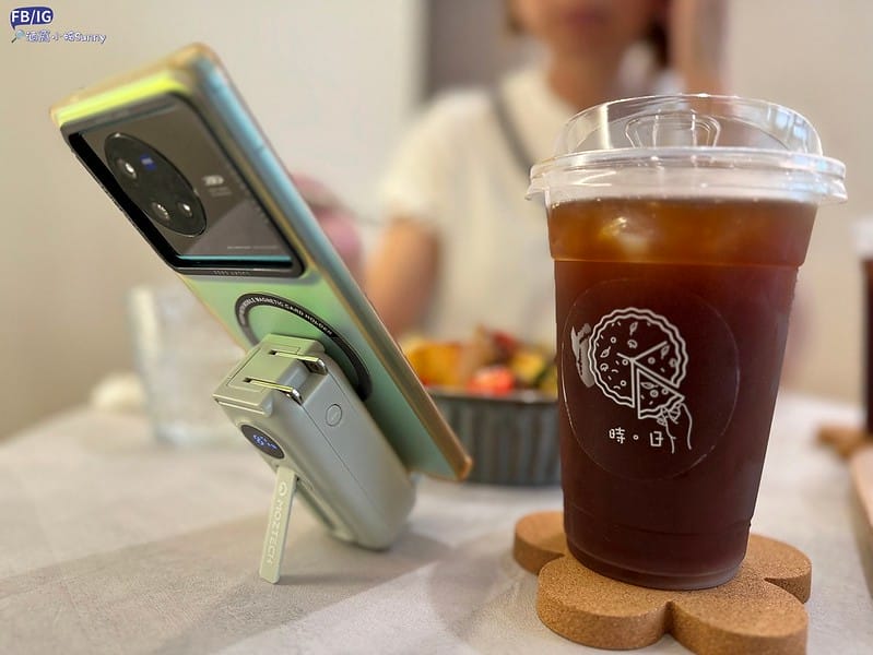 開箱｜超熱門的太空艙口袋行動電源,團購價只要990元,究竟該勸敗?還是勸退呢? MOZTECH® 太空艙 輕巧多功能口袋行動電源