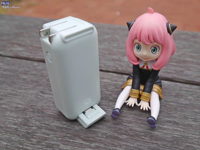 開箱｜超熱門的太空艙口袋行動電源,團購價只要990元,究竟該勸敗?還是勸退呢? MOZTECH® 太空艙 輕巧多功能口袋行動電源