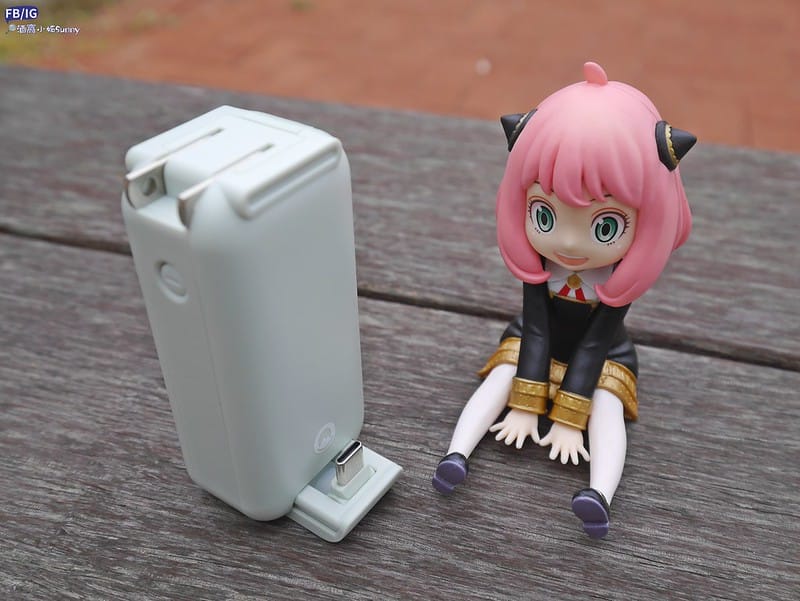 開箱｜超熱門的太空艙口袋行動電源,團購價只要990元,究竟該勸敗?還是勸退呢? MOZTECH® 太空艙 輕巧多功能口袋行動電源