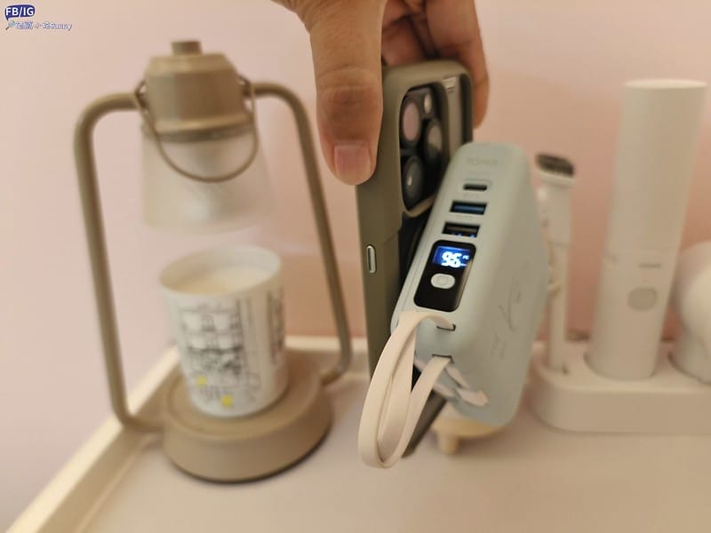 YOMIX優迷 八合一自帶線22W三孔快充10000mAh可拆插頭行動電源